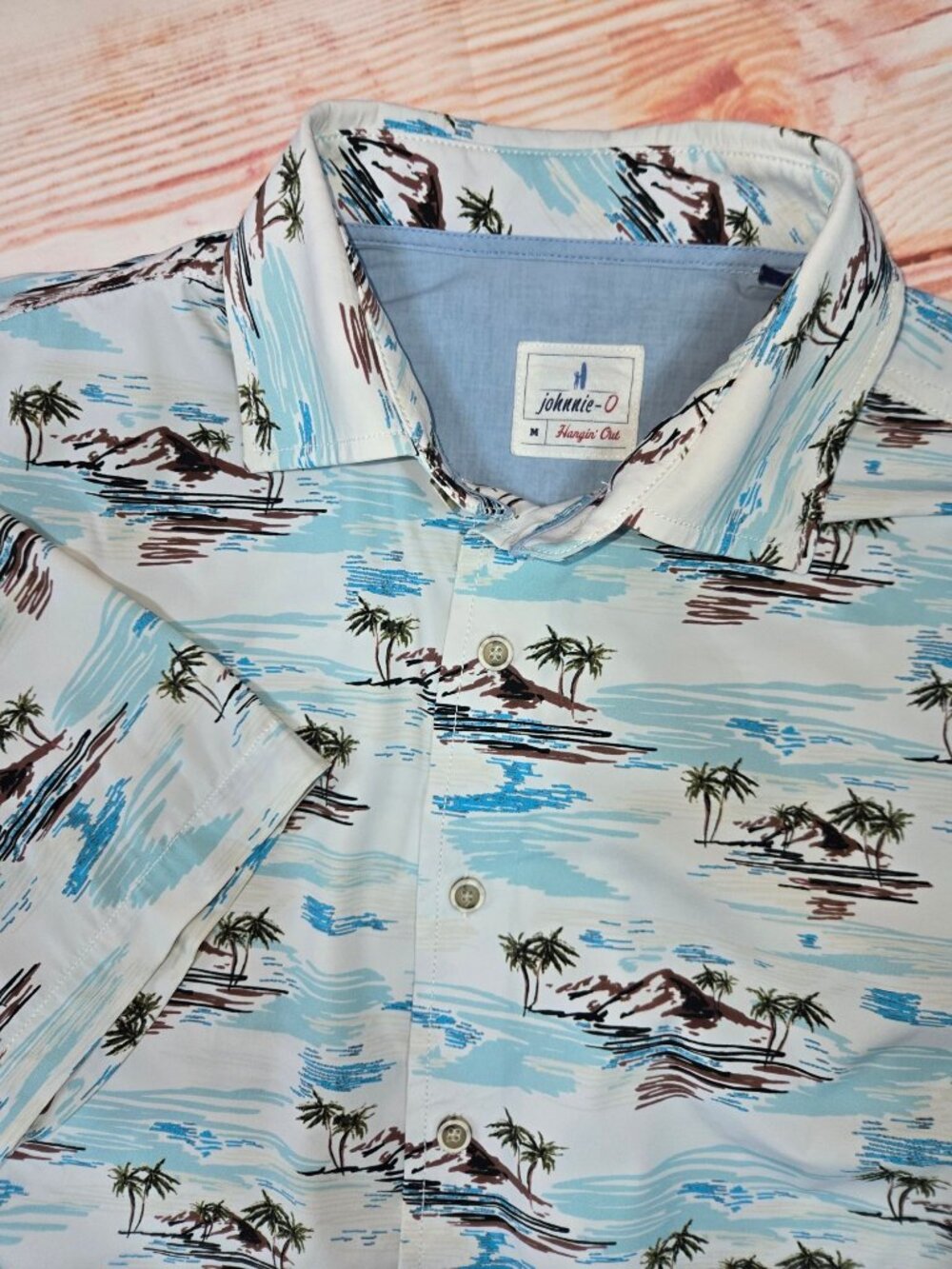 Johnnie-O Hangin Out Hawaiian Shirt Size Medium Island Print Short Sleeve